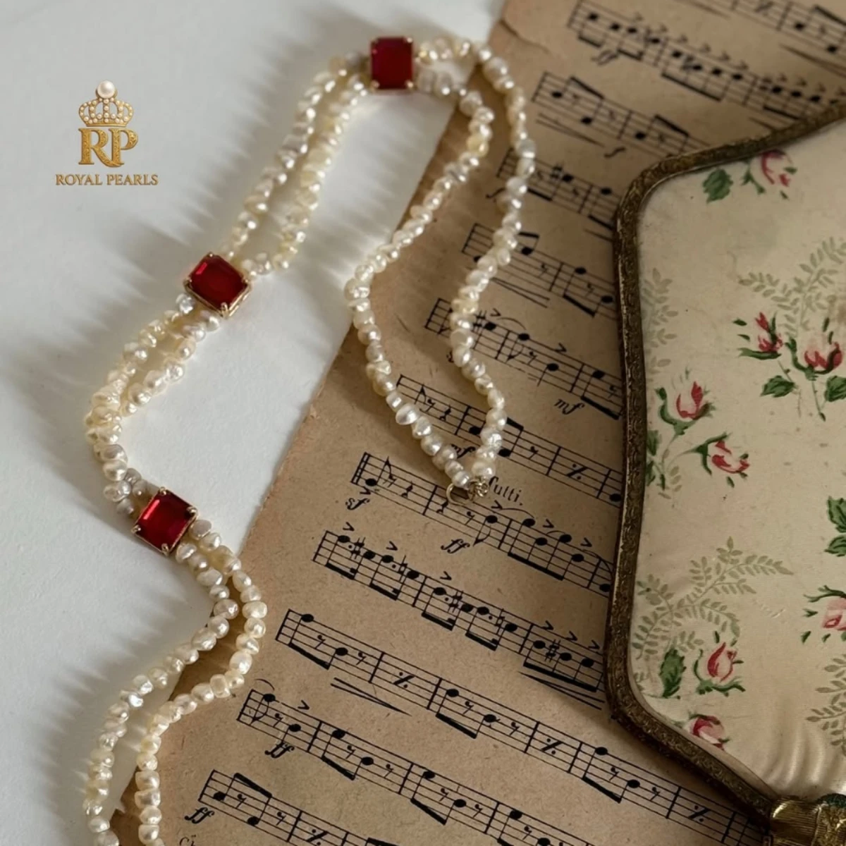 العقود
