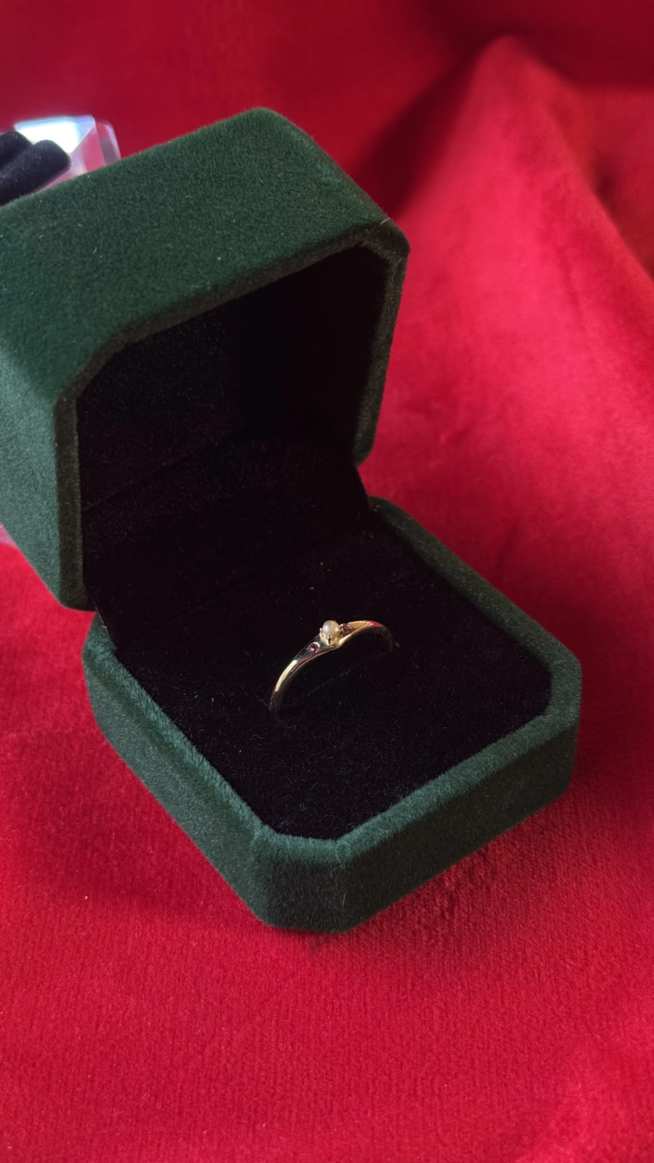خاتم اللؤلؤة الواحدة مع حجر الياقوت size 7