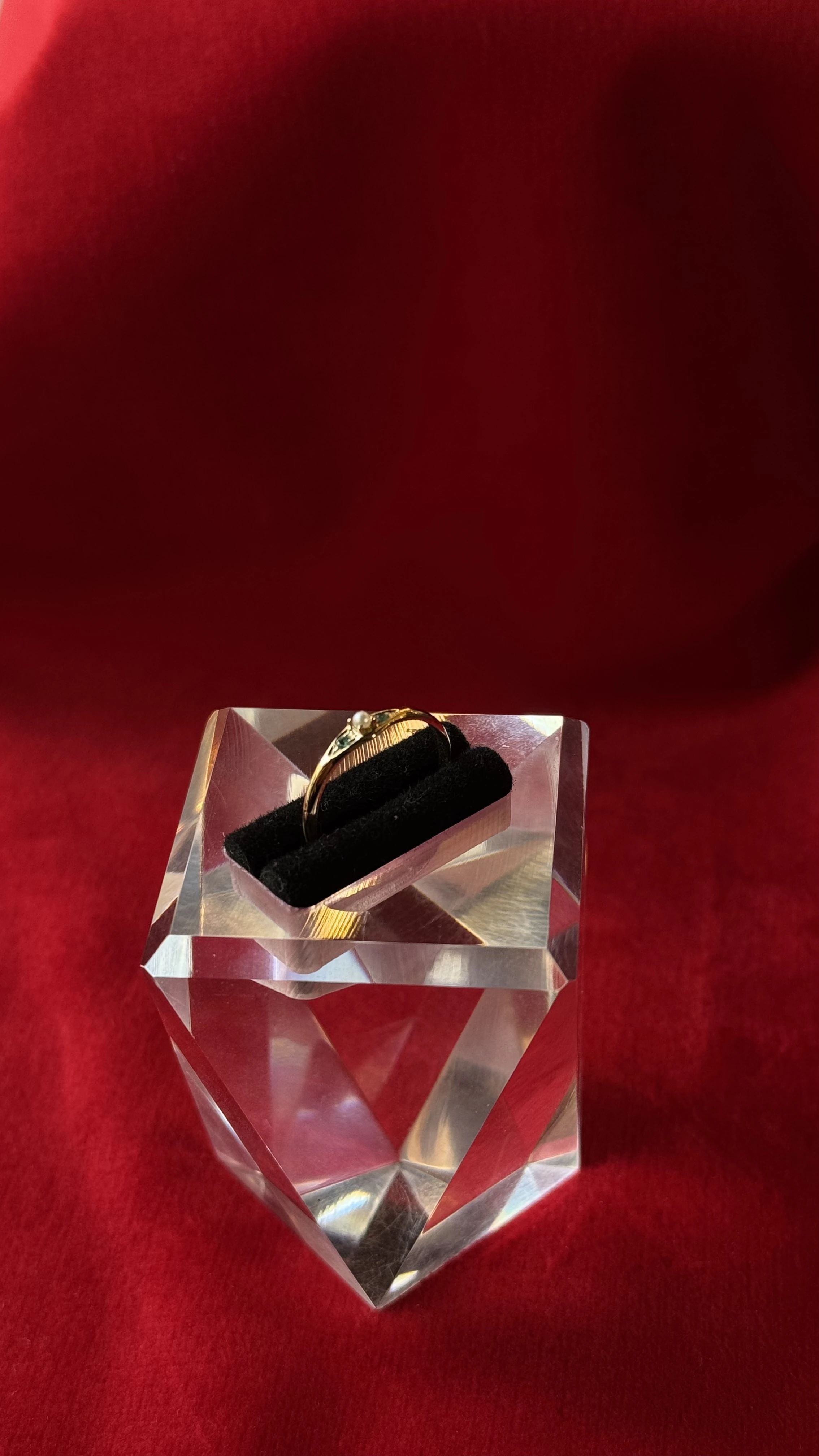 خاتم اللؤلؤة مع الزمرد size 5.5